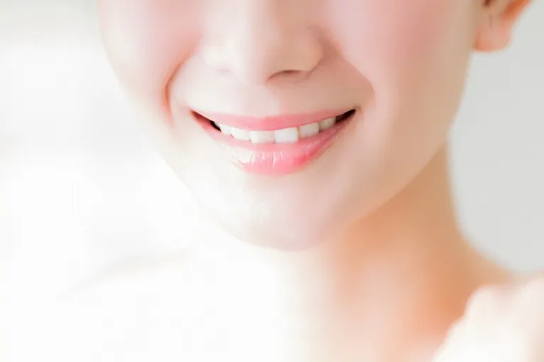 輝く白い歯を実現するホワイトニング